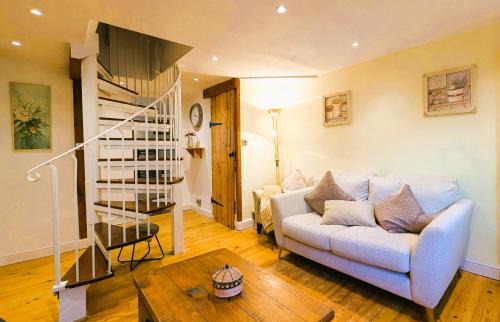 Chipping Norton Casa | Stone cottage, own parking & EV charger -Buttercup