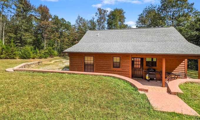 Pleasant Grove Cabina | Stone Cottage - with OPTIONAL Hot Tub