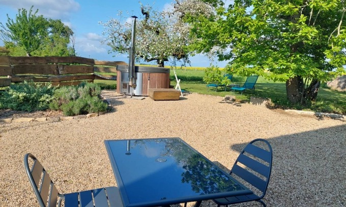 Saint-Gervais-en-Valliere Cabaña | A 15 minutos de Beaune, un estudio en medio de la vegetación.