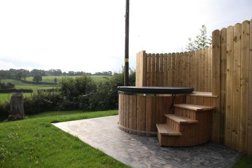 Bailliesmill Villa | Stone Gate lodge with Private Hot Tub