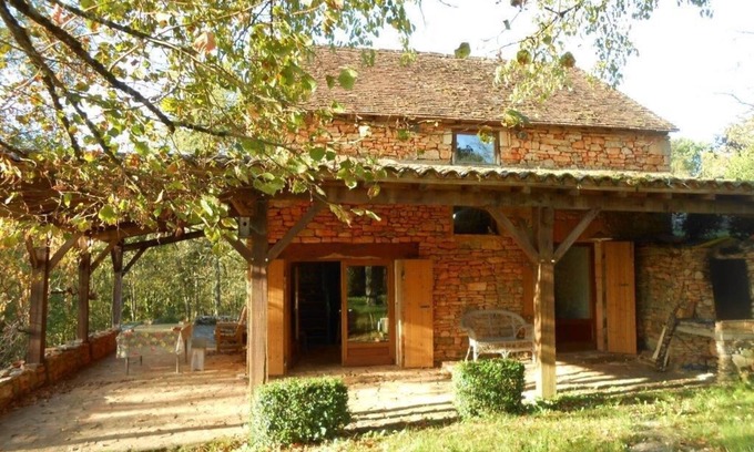 Florimont-Gaumier Casa | Casa de piedra con piscina privada
