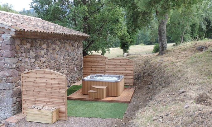 Les Adrets-de-l'Esterel Casa | Casa de piedra con jacuzzi, entre Cannes y Fréjus, mini loft independiente ...