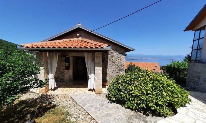 Opatija Casa | Casa de piedra en Dobrec con vistas al mar