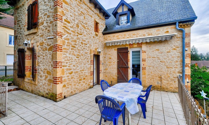 Sarlat-la-Caneda Chalet De Esquí | Casa de piedra con terraza, ideal para 4 personas