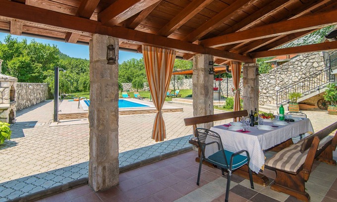 Drivenik Cabina | Tranquila villa en Drivenik con piscina