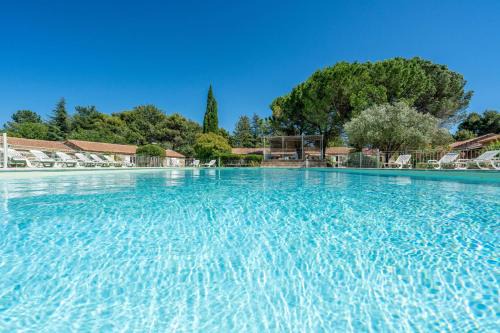 La Roque-sur-Pernes Casa | Stone mas in residence with pool
