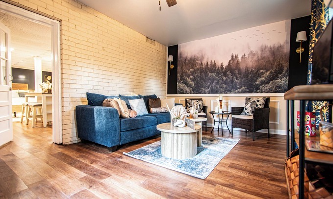 Stone Mountain Apartamento | Stone Mountain retreat w/ private entry, rustic charm & near local sights!