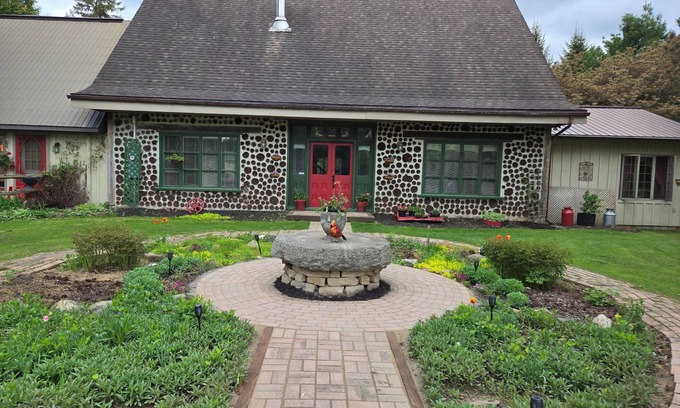 Rideau Lakes Casa | Stone Road Log House