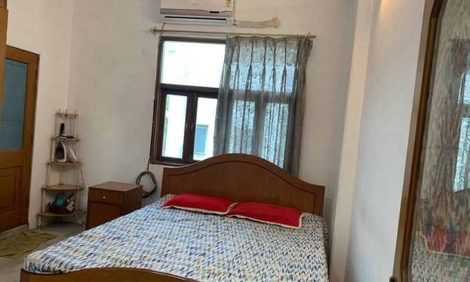 Nizamuddin East Casa | Stone's throw from Humayun Tomb! Home near Train station and in Central Delhi