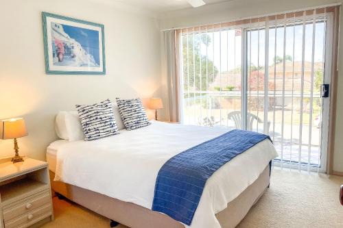 Fingal Bay Casa | Stone's Throw To The Beach 2 92 Rocky Point Road