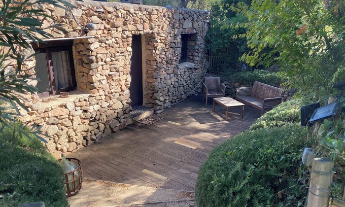Figari Chalet De Esquí | Stone shepherd's hut in the heart of the maquis