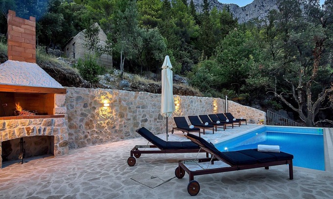 Zaostrog Casa | Casa de piedra en una zona tranquila con piscina climatizada, Makarska Riviera, 4 dormitorios