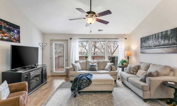 Branson West Condominio | Stonebridge Condo - Walk-in/Pets - Close to Silver Dollar City - 3 pools! - 162