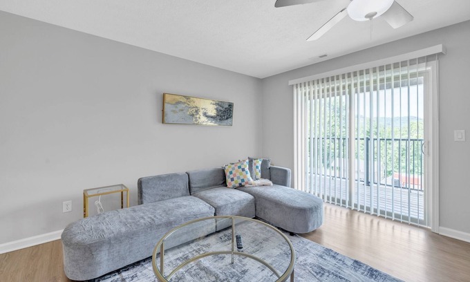 New Albany Apartamento | Stonecrest 623, 2Bd Apt I Free Parking I Pool