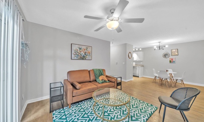 New Albany Apartamento | Stonecrest 722, Modern 2Bd Apt I Parking I Gym