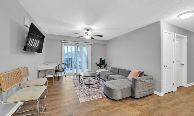 New Albany Apartamento | Stonecrest 910, 2Bd Apt I Free Parking I Pool