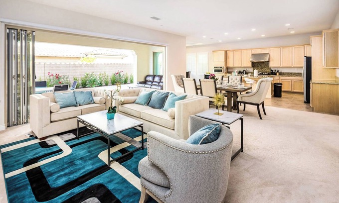 Stonegate Casa | Stonegate Mansion on Dunmore #10464