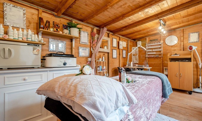 Durrington Hotel | Stonehenge Inn & Shepherds Huts