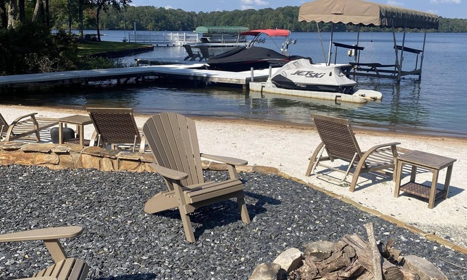 Lake Oconee Cabaña | StoneRidge Sanctuary Beautifully located on the Richland Creek side of the lake!