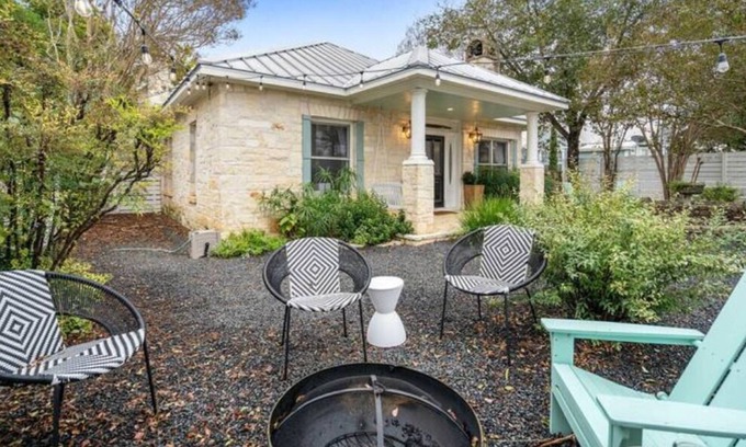 Stonewall Casa | Stonewall Bungalows 20min Fredericksburg 290 road - 4 beautiful units for groups