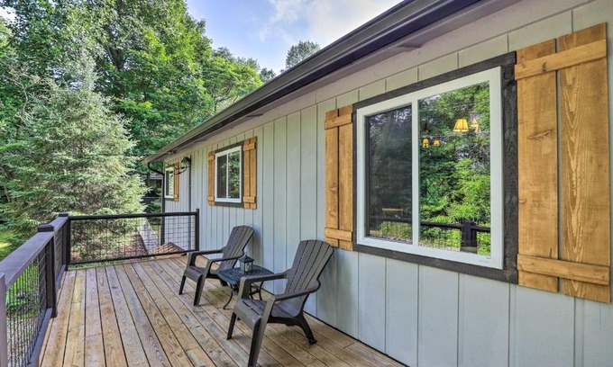 Glenville Casa | Stonewood Lodge Home with Deck in Glenville!
