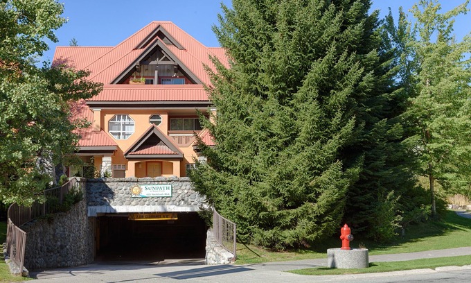 Village North Condominio | Stoney Creek Sunpath by Whistler Premier