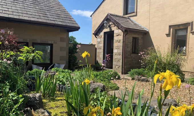 Higher Walton Cabaña | STONEYCROSS COTTAGE, pet friendly, with a garden in Ribchester