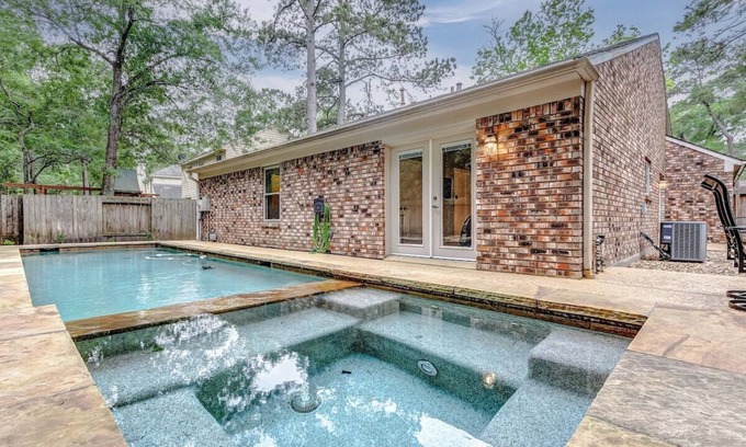 Indian Springs Casa | Stony Bridge · Spa & Pool Oasis: Prime Location in The Woodlands