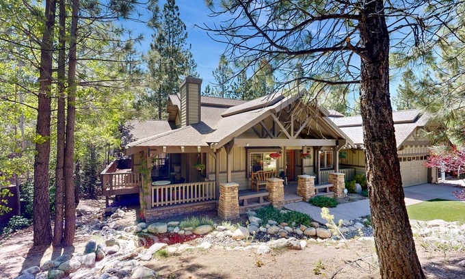 Eagle Mountain Estates Cabina | Stony Creek Retreat ~ Charming Mountain escape close to skiing, hiking, the lake, and the Village