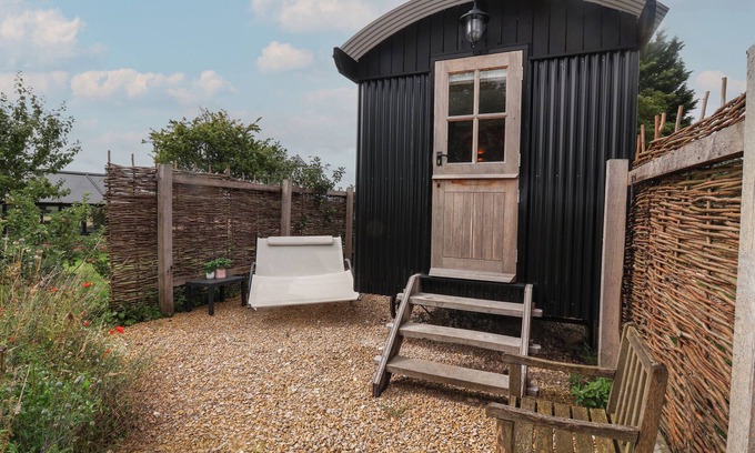 Pocklington Cabaña | STORMONT HUT, with a garden in Pocklington