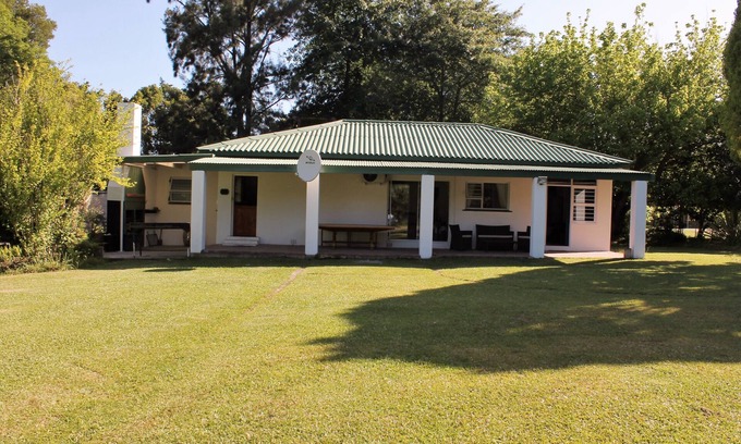 Storms River Casa | Stormsriver Orchard House con vista a la montaña y amplio jardín