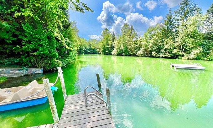 Wheeler Casa | Storybook Cottage on the Pond! Sleeps 8!