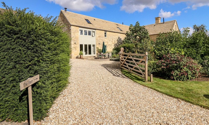 Churchill Casa | STOW COTTAGE BARN, pet friendly, luxury holiday cottage in Kingham
