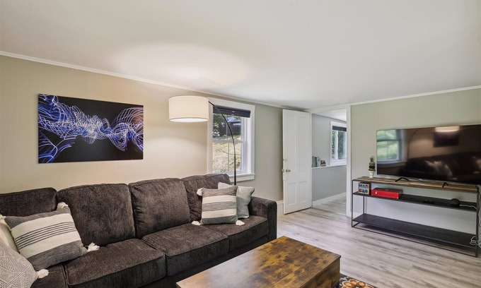 Moscow Apartamento | Stowe Gallery Apartment: 1 br, a/c, great location!