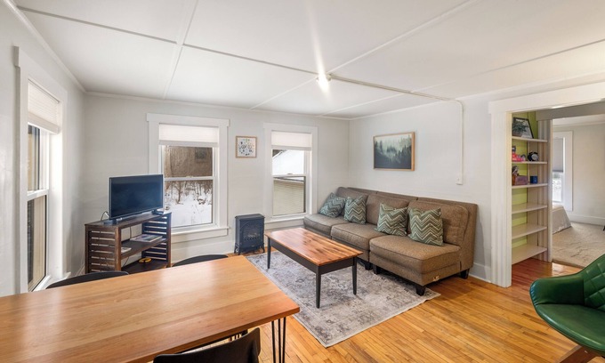 Morrisville Condominio | Stowe Lofts-Cozy 2-bedroom condo, peaceful, 5 minutes to Stowe, Fast WiFi