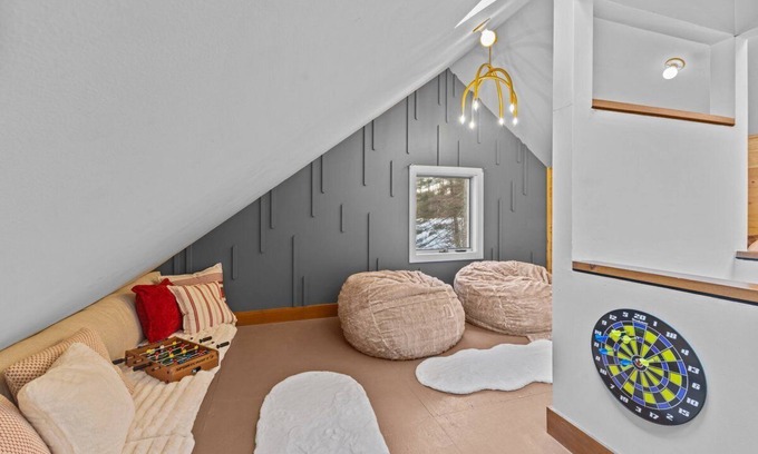 Moscow Casa | Stowe Secluded Carriage House in the Woods