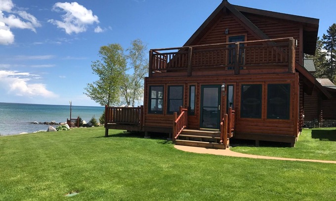 Cheboygan Cabina | Estrecho de Mackinaw Log Cabin. ¡Vistas espectaculares de la isla Mackinac! Kayaks incl.