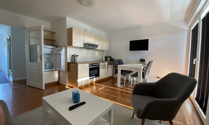 Diedrichshagen Apartamento | Strandnahe Fewo mit Großem Balkon, Kostenlosem Tiefgaragenstellplatz und Netflix
