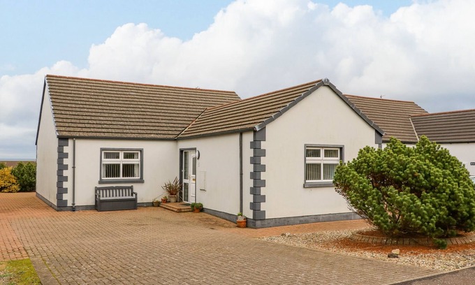 Castlerock Cabaña | STRANDVIEW, pet friendly, country holiday cottage in Castlerock