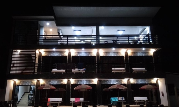 Catangnan Hotel | Strangers Inn & Bar