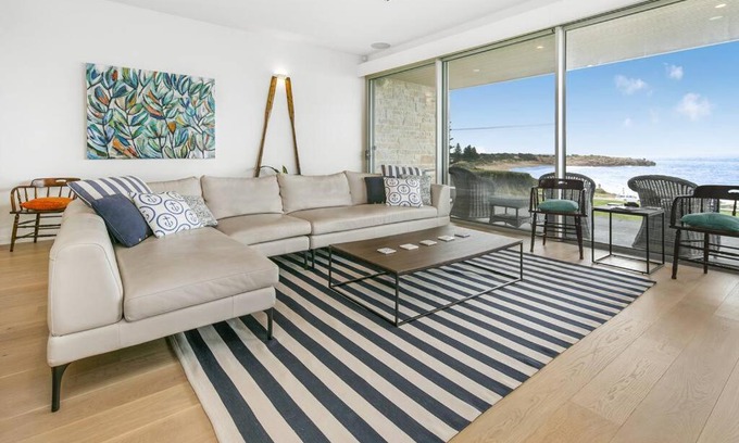 Port Elliot Casa | Strangeways Stays -Slps 10 4 Bdrm Oceanview