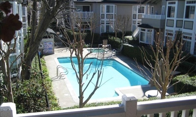 Alamo Condominio | Condominio con Encanto en Alamo, gran acceso a todos SF Bay Area / Bart