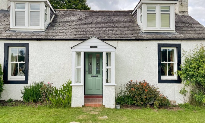 Beattock Cabaña | STRATHANNAN, pet friendly, with open fire in Moffat