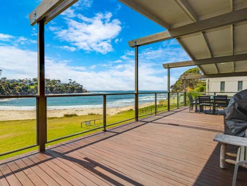Malua Bay Casa | 'Strathnaver' - Waterfront Beach House