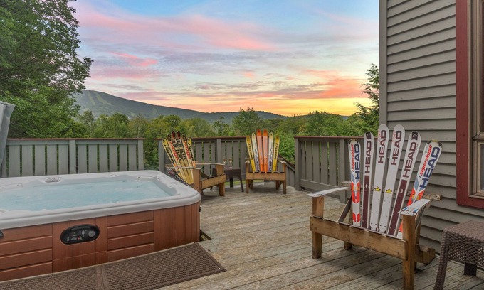 Stratton Mountain Casa | Stratton 4BR 3 Bath Hot Tub, Game Room, Direct Mountain View Sleeps10 ON SHUTTLE