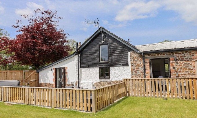 Holsworthy Cabaña | STRAWBERRY BANK - KINGFISHER, pet friendly in Bridgerule