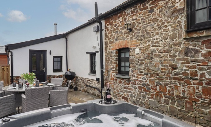 Holsworthy Cabaña | STRAWBERRY BANK - PIPISTRELLE, pet friendly in Bridgerule