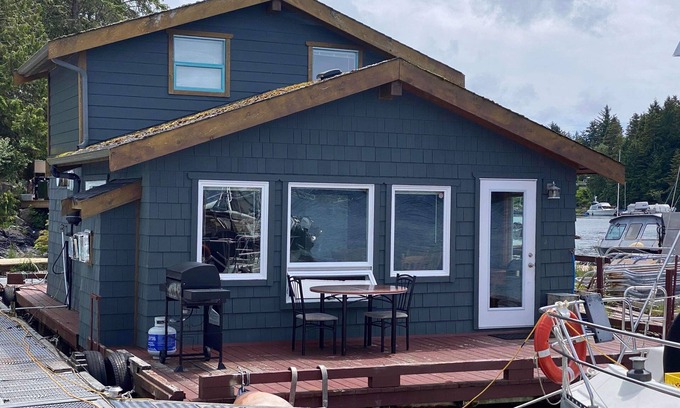 Tofino Cabina | Strawberry Island Resort Floating Cabin Rentals .
