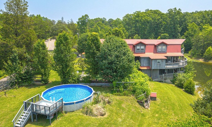 Kodak Cabina | Strawberry Plains Cabin: Private Pond & Game Room!