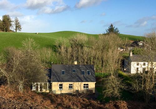 Caheragh Cama Y Desayuno | Streamside B and B with Parking